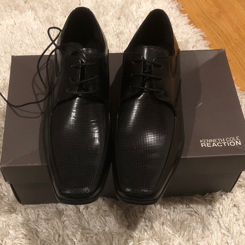 Kenneth Cole Reaction Black Star Quality Perforated Toe Lace-Up Oxfords size 8